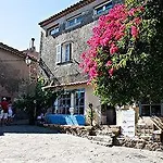 L'ecurie Du Castellas Hotel *