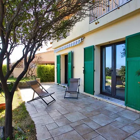 L'ecurie Du Castellas מלון *